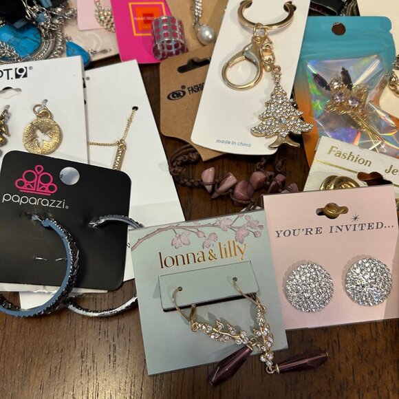 70-Piece Costume Jewelry Lot Charms Necklaces, Earrings Brooches Barrettes - Picture 16 of 16